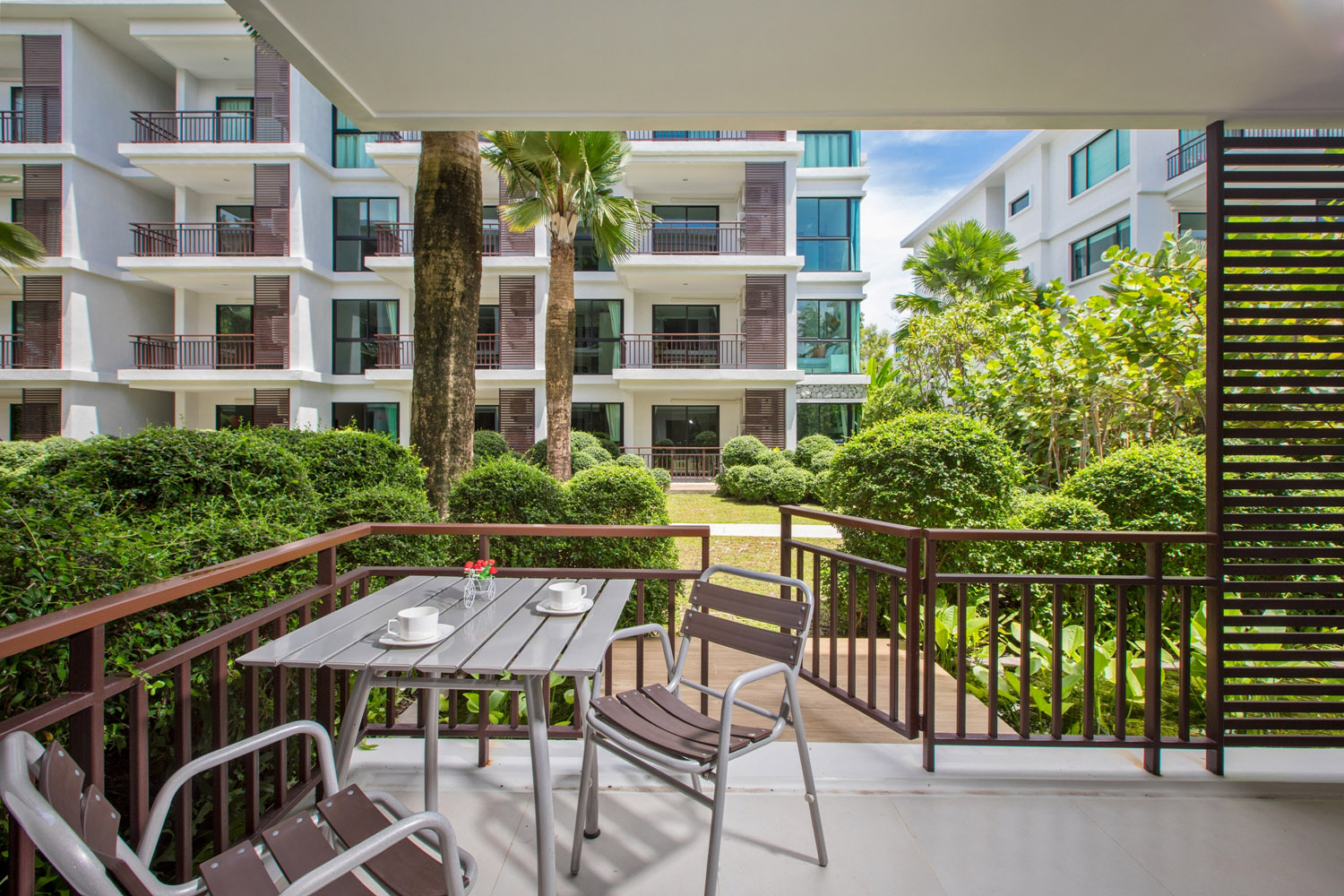 APARTMENT BREEZE