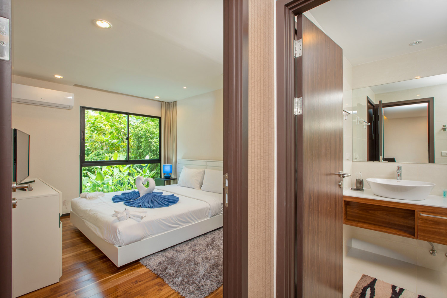 APARTMENT BREEZE